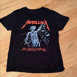 Metallica Black Graphic Tee - Short Sleeve